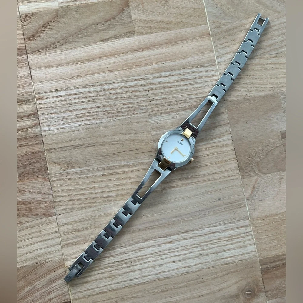 Seiko Ladies Watch Two-Tone Bracelet White Dial Gold-Tone Hands New Battery